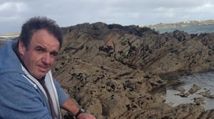 Maidhic Ó Curraoin, bainteoir feamainne.  show image