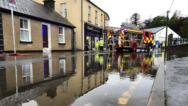 As well as flooding at New Row in Donegal Town, there are reports of flooding at a number of housing estates in the area, affecting as many as 40 homes
