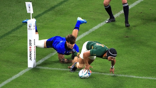 Cheslin Kolbe gets over for a try