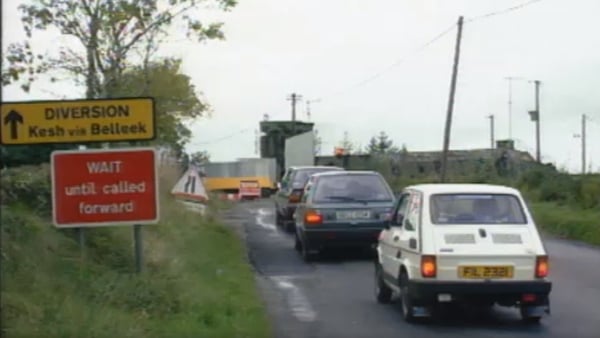 Cars queue at the border in Belleek, Co Fermanagh
