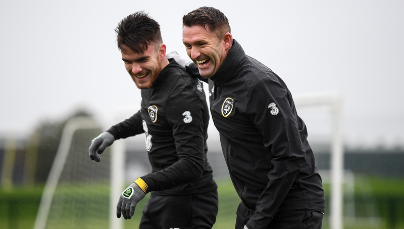 Republic of Ireland assistant coach Robbie Keane with Aaron Connolly