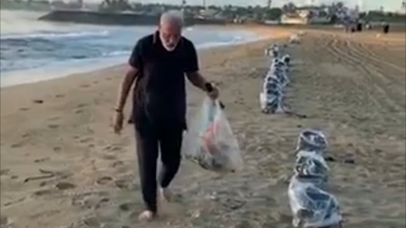 'Let us ensure our public places are clean and tidy! Let us also ensure we remain fit and healthy' (Courtesy: Narendra Modi)