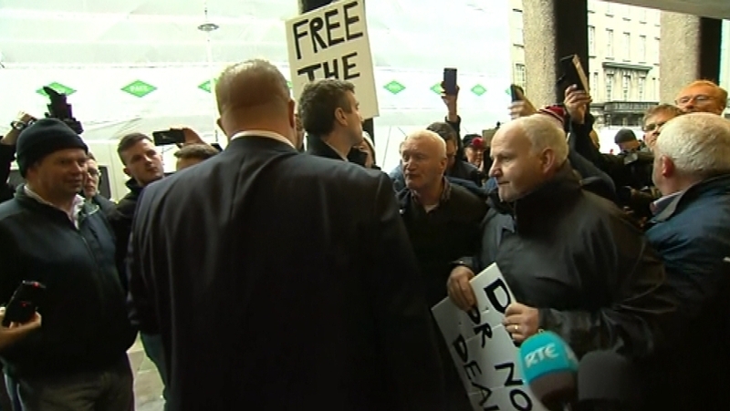Protesting farmers outside the Department of Agriculture