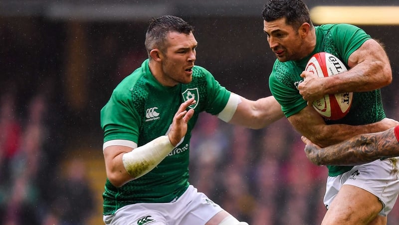 Peter O'Mahony (L) and Rob Kearney start for Ireland