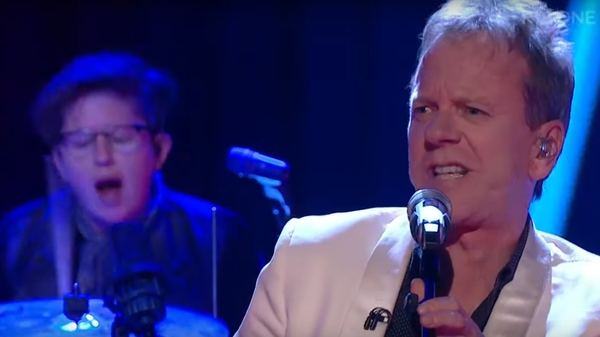 Kiefer Sutherland performs 'Agave' on The Late Late Show