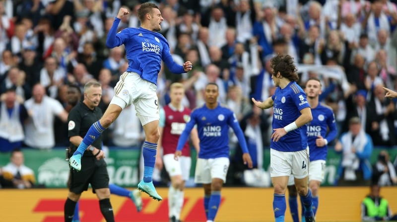 Jamie Vardy celebrates his goal