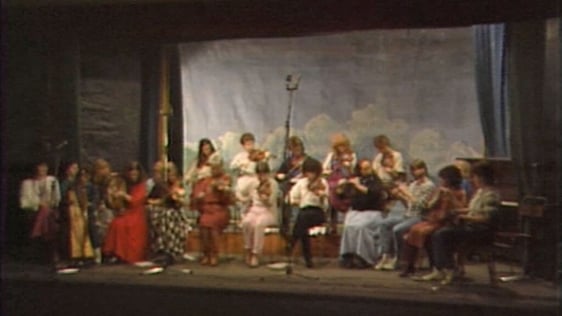 Twenty members of Macalla perform at Oireachtas '84, Gaoth Dobhair (1984)