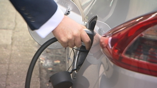 The minister said allowing e-cars to use bus lanes would have to be considered