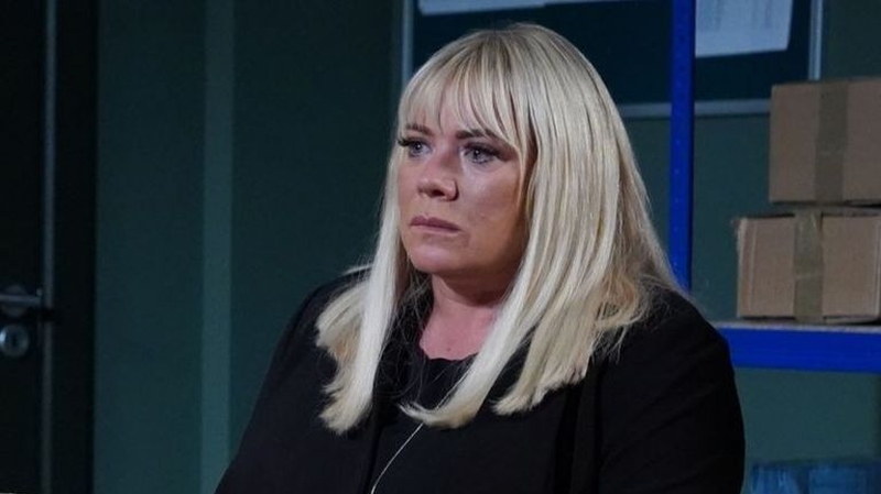 Sharon returns from Portugal