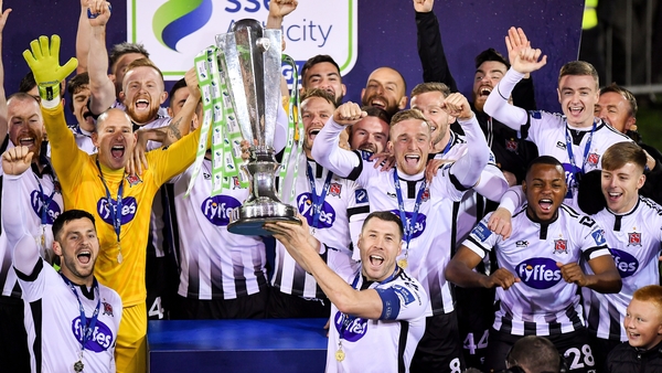 Dundalk captain Brian Gartland lifts the SSE Airtricity League trophy