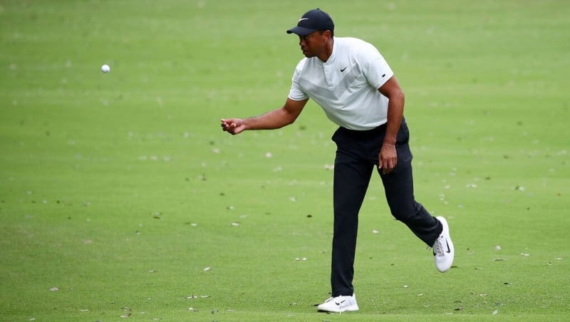 Tiger Woods carded a six-under-par 64 in the second round in Japan