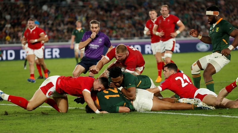 De Allende crosses for the South Africa try