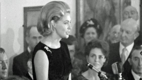 Joan Kennedy in the Hugh Lane Gallery (1964)