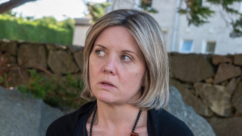 Gráinne's heart is in India - can she slip neatly back into her old life in Ros na Rún?