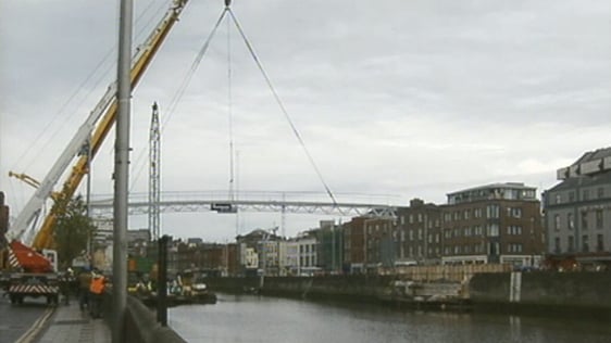 Millennium Bridge being lifted into position, Dublin (1999)