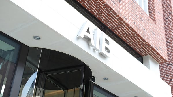 AIB and the FSU have agreeed a pay deal for 2025 that includes pay hikes ranging from 4% to 7% depending on an individual's grade as well as a €1,500 voucher and an extra day's paid leave for all staff