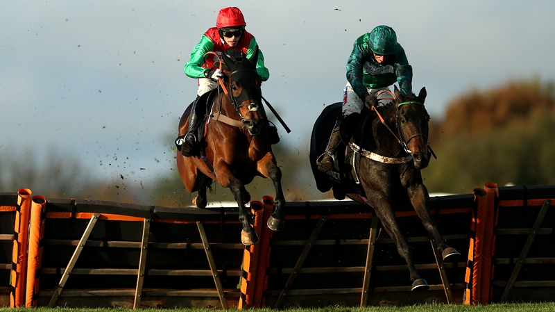 Grand Sancy (left) and Fusil Raffles duel at Wincanton