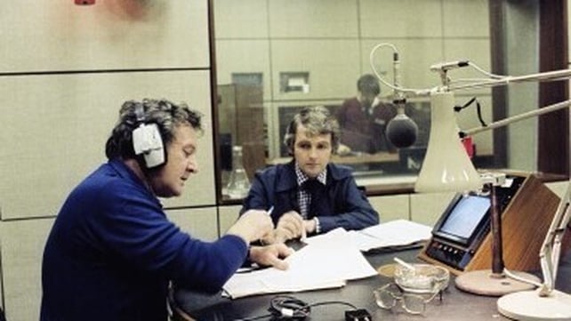 Niall Tóibín records voiceover for The Making of the Land League (1979)