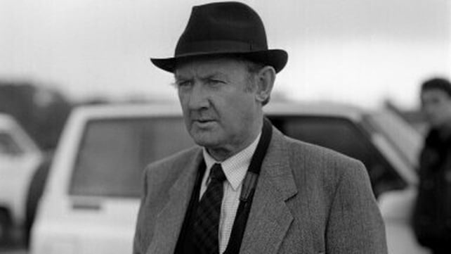 Niall Tóibín in Twice Shy (1989)