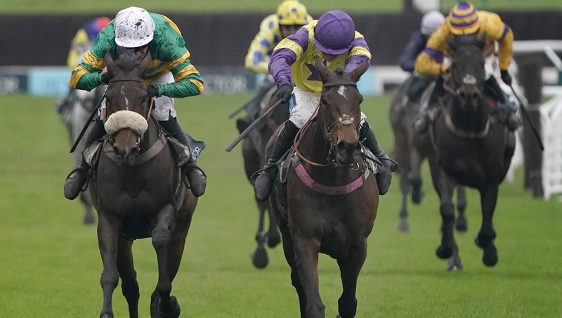 Richard Patrick on Happy Diva (yellow and purple silks) prevailed in a thrilling finish