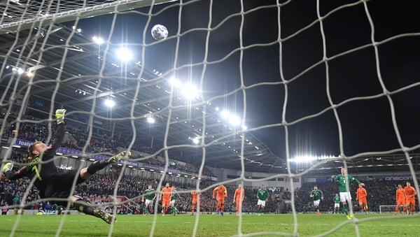 Steven Davis blasts his penalty over the bar