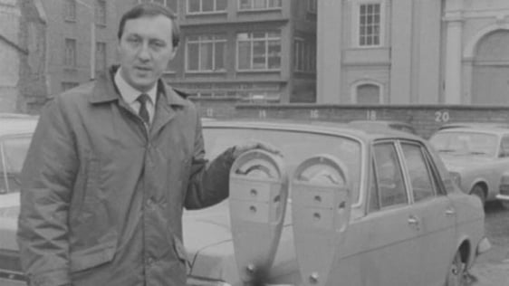 RTÉ reporter Tom McCaughren at parking meters, Dublin city centre (1969)