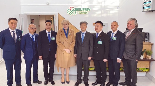 Business, Enterprise & Innovation Miniser Heather Humphreys joins Chinese Ambassador He Xiangdong and Enterprise Ireland's Terence O'Rourke at the opening of the Newbaze plant in Co Monaghan