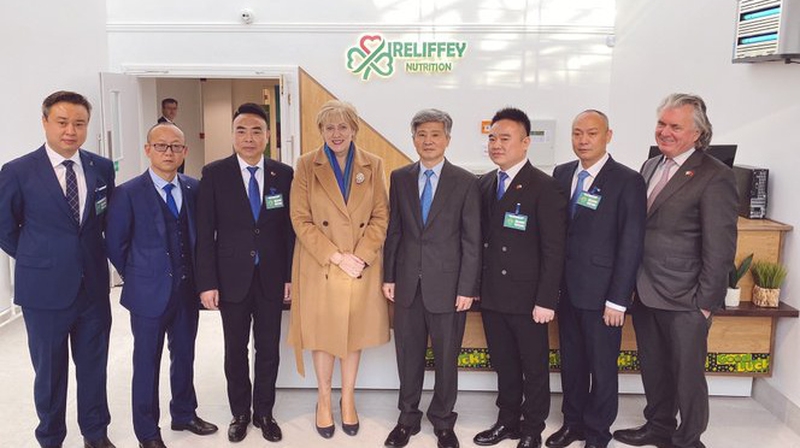 Business, Enterprise & Innovation Miniser Heather Humphreys joins Chinese Ambassador He Xiangdong and Enterprise Ireland's Terence O'Rourke at the opening of the Newbaze plant in Co Monaghan