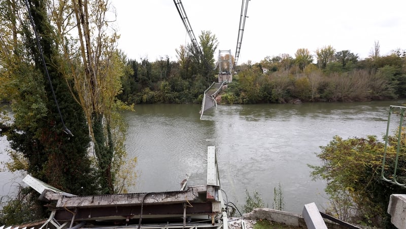 The bridge linked the towns of Mirepoix-sur-Tarn and Bessieres