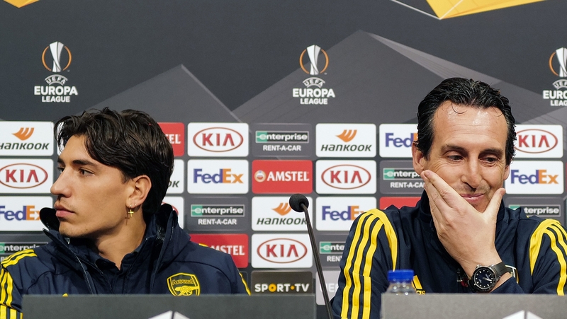 Bellerin wants everyone behind under pressure manager Emery