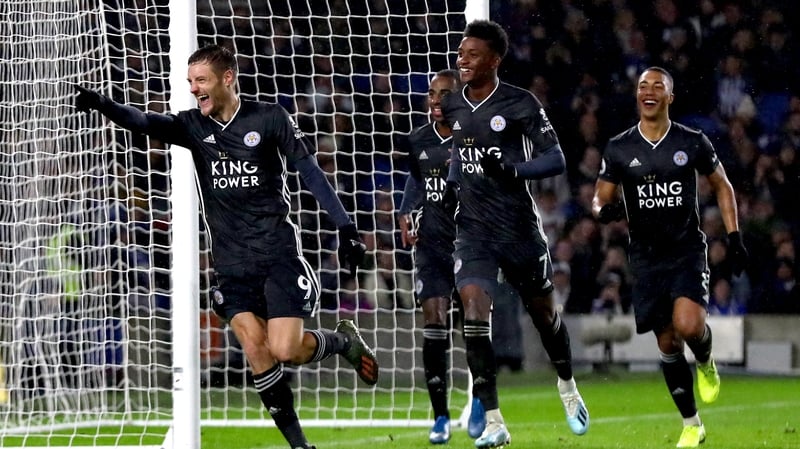 Jamie Vardy celebrates scoring from the penalty spot