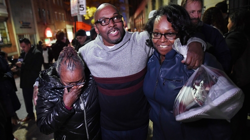 Mary Stewart (L) walks with her son Andrew and daughter Ulonda after he, along with Alfred Chestnut and Ransom Watkins, were released
