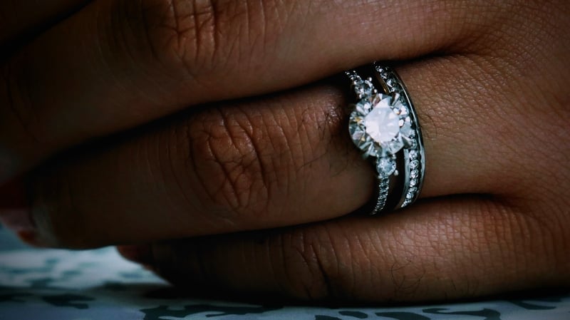 As proposal season approaches, a diamond expert explains the styles that are trending.