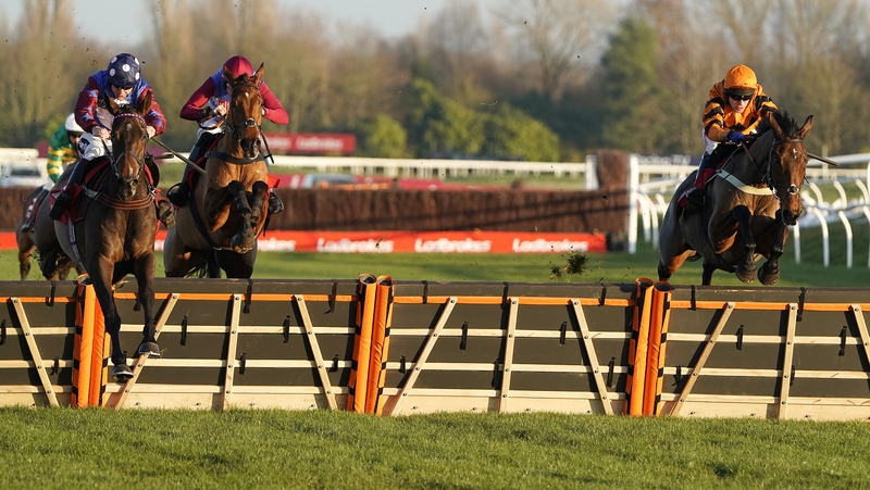 Paisley Park (L) clear the last