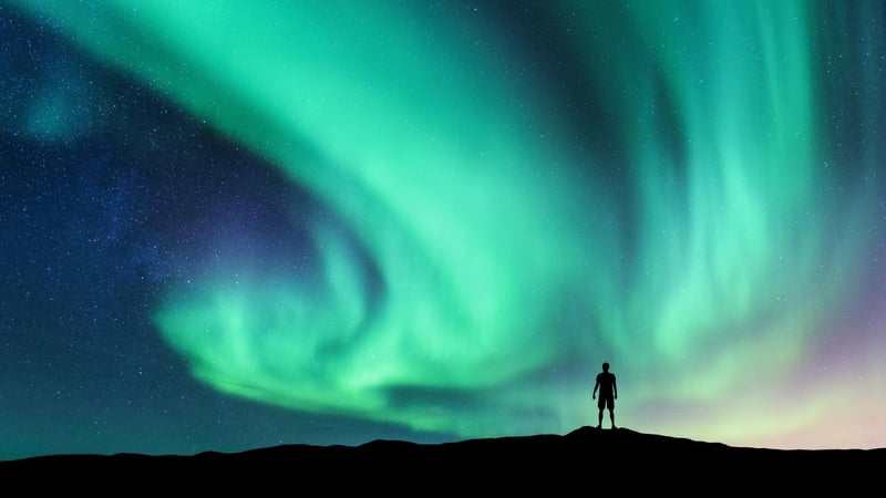 Green sky at night, tourist's delight.