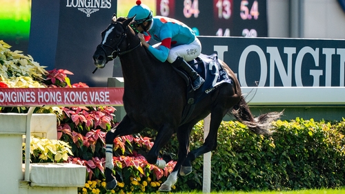 Glory Vase put his rivals to the sword with a brilliant turn of foot