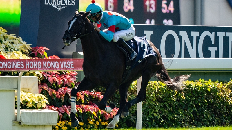 Glory Vase put his rivals to the sword with a brilliant turn of foot