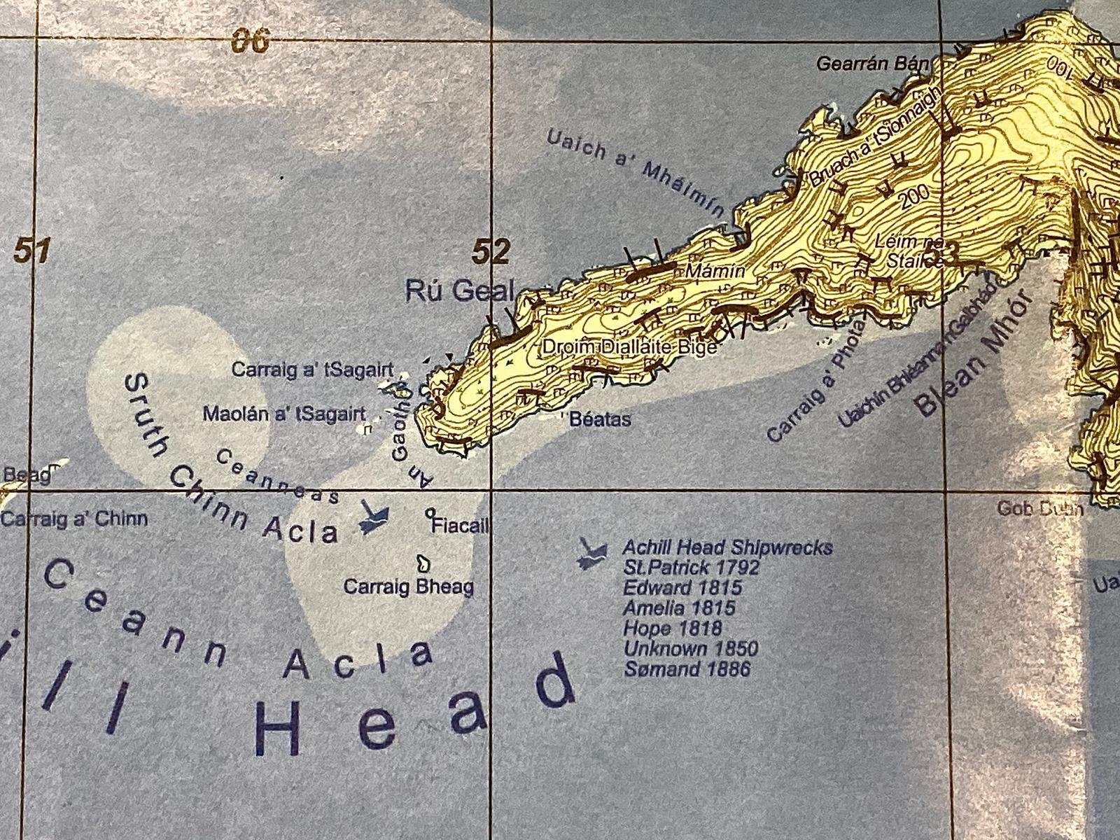 Báid a briseadh amach ó Cheann Acla