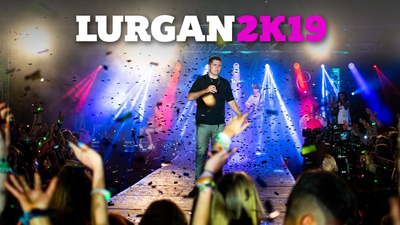 Tá cúiteamh do choláistí Samhraidh nár reáchtáileadh i mbliana de bharr na paindéime fós le réiteach ag Roinn na Gaeltachta. Tá frustrachas ar mhná tí de bharr nach bhfuil aon cheo cloiste acu ón Roinn.