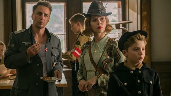 (L-R) Sam Rockwell, Scarlett Johansson and Roman Griffin Davis in Jojo Rabbit