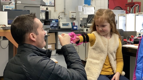 Eva Reynolds with her 3D-printed hand