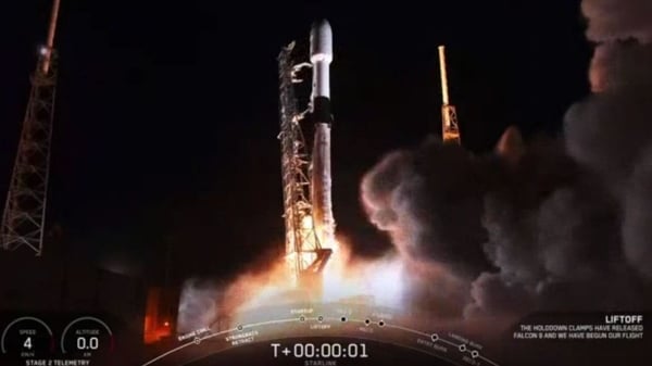 A SpaceX Falcon 9 rocket took off without incident from Cape Canaveral in Florida carrying the 60 Starlink satellites