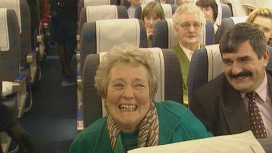 Late Late Show Audience Take Flight (1995)