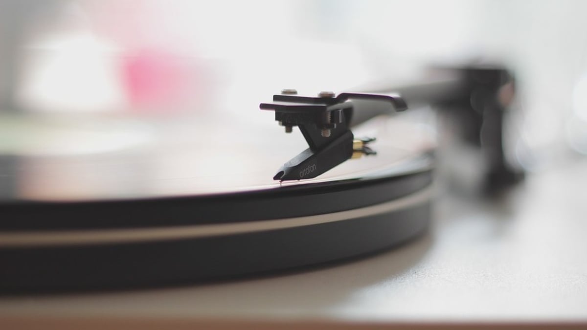 Vinyl, CDs and cassette tapes - Why they're back in vogue