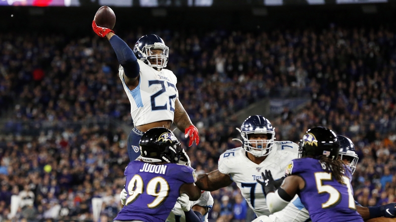 Derrick Henry throws a touchdown pass