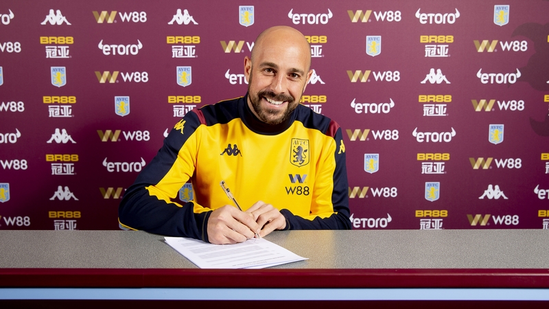 Pepe Reina poses for a picture at Bodymoor Heath training ground