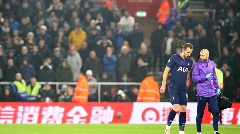 Harry Kane leaves the pitch with an injury during Tottenham's match at Southampton