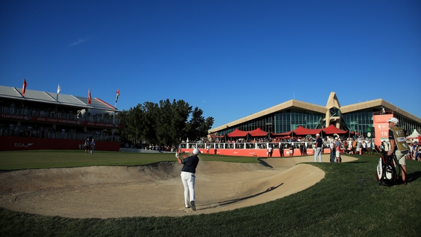 Shane Lowry plays the final hole in Abu Dhabi but ended up with a bogey which looks set to keep him out of the weekend