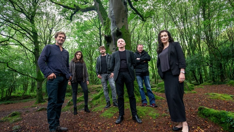 Lochlann O'Mearáin, Orlaith Ní Chearra, Eoin O Dubhghaill, Diarmuid de Faoite, Eoin Mac Diarmada and Tara Breathnach star in Amhrán an Bhonnáin Bhuíf (Pic: Seán Ó Mainnín)