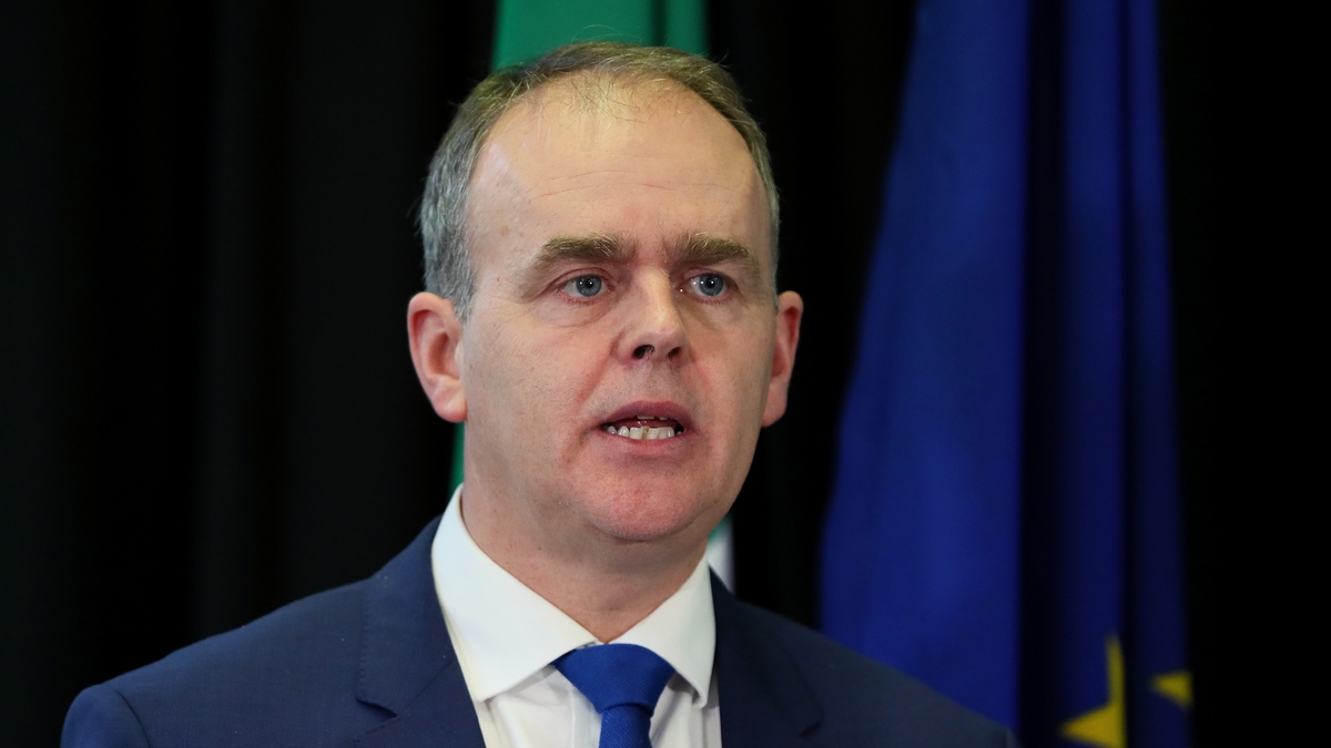 Joe Mc Hugh, iar Aire Stáit Gaeltachta. 